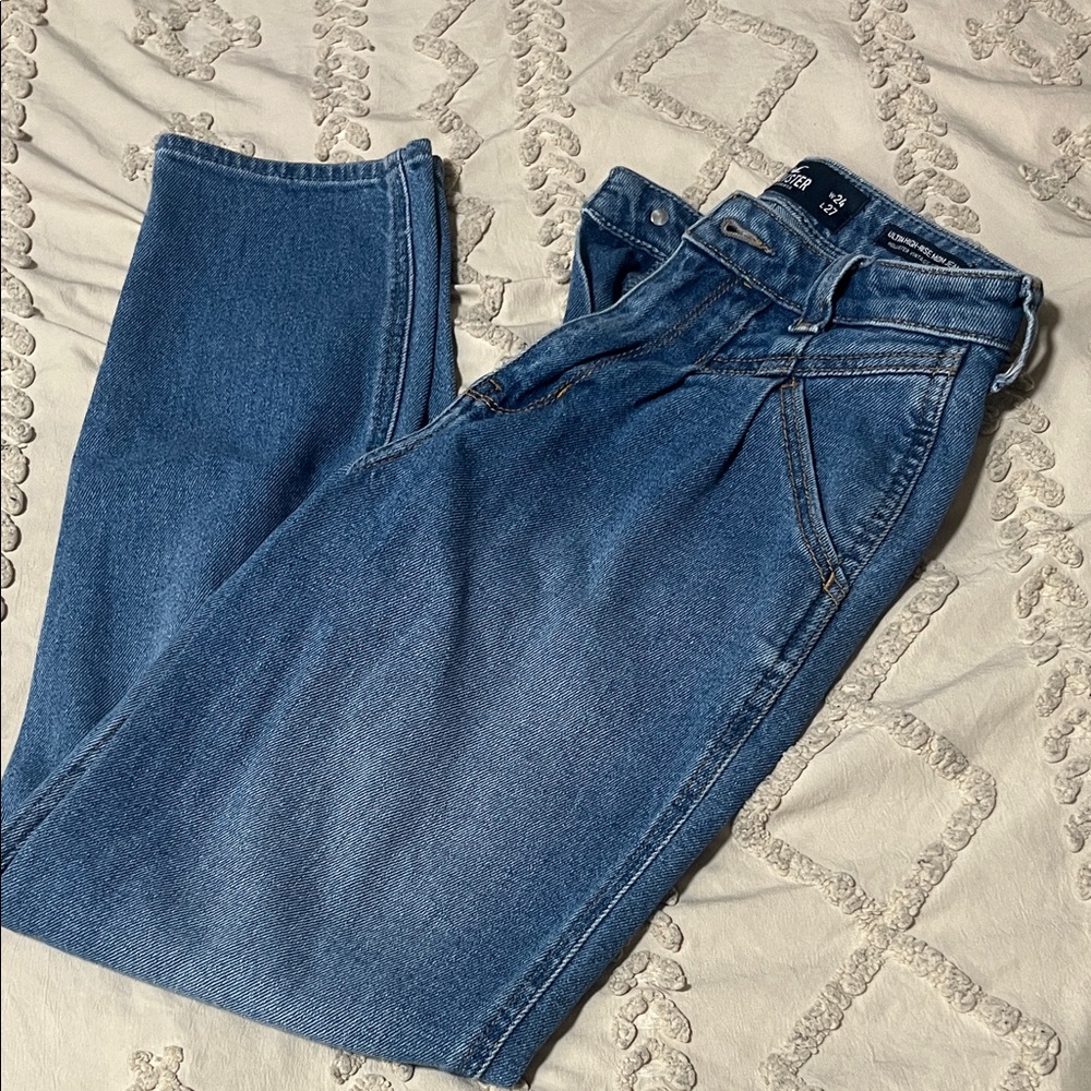 Hollister High-Rise Women's Jeans - Medium Blue Wash